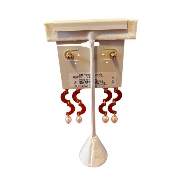 Modern Gold Tone Wave Drop Earrings w/Freshwater Pearls. - Picture 4 of 5